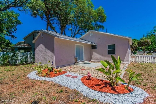 Foto del edificio - 6331 S MacDill Ave