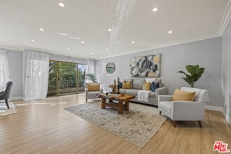 Building Photo - 910 S Holt Ave