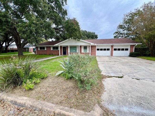 Building Photo - 795 Vogel Dr