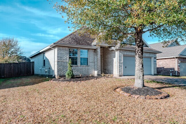 Foto del edificio - 8515 Holly Spring Ln