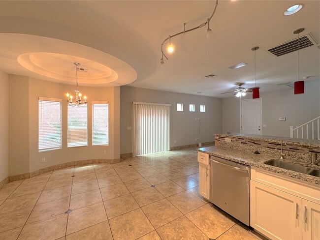 Building Photo - 2048 E Heartwood Ln
