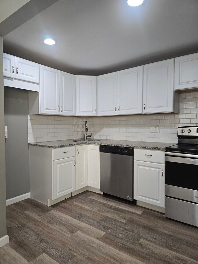 Building Photo - Updated 2 Bedroom 1.5 Bath in Westminster