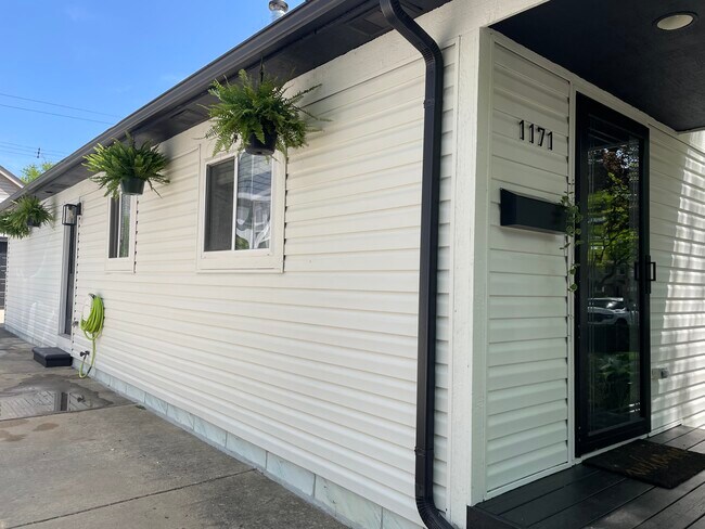 Building Photo - 1171 Emmons Ave