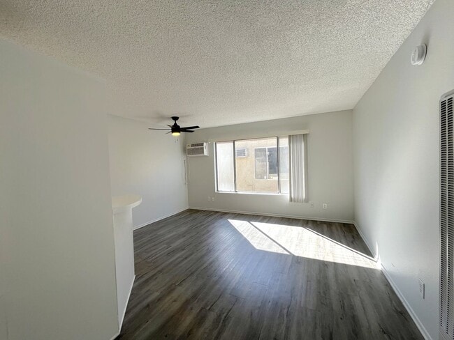 Interior Photo - 238 South Serrano Ave