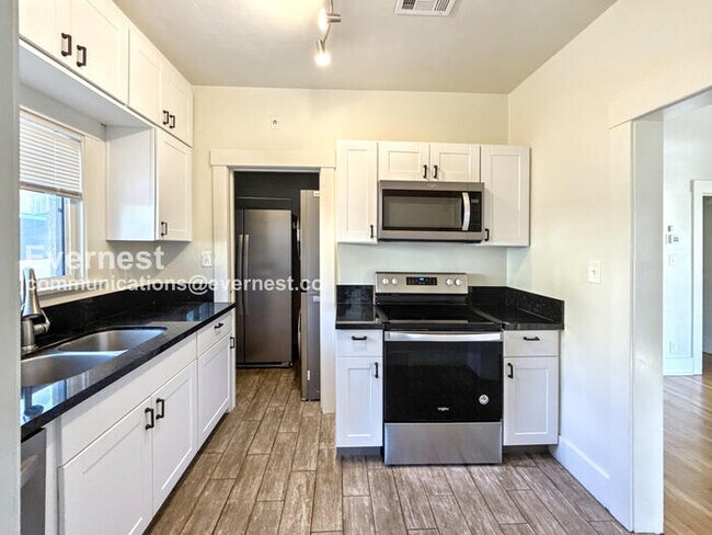 Foto del edificio - 934 E 7th St