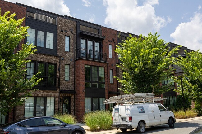 Building Photo - Luxury Reston Rental