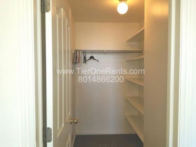 Building Photo - This property offers a NO DEPOSIT option available for qualified renters!