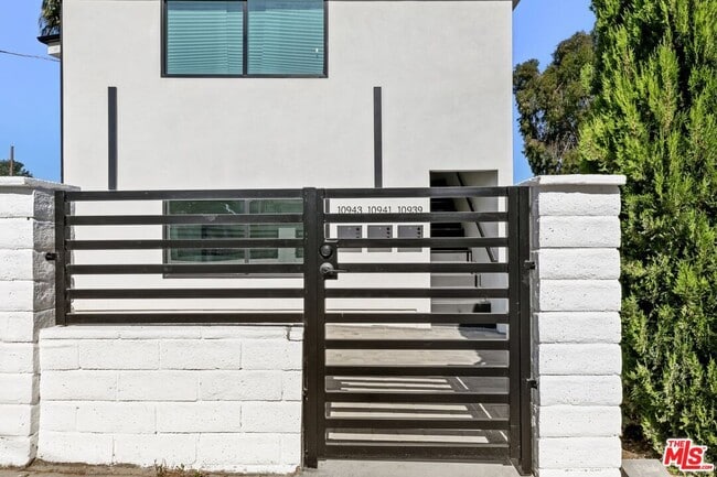 Building Photo - 10939 Christine Way