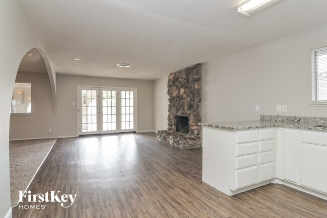 Building Photo - 4071 Oakhill Ave