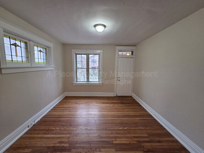 Foto del edificio - 3143 Halliday Ave