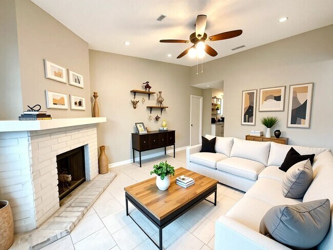Foto del edificio - **APPLICATION RECEIVED** **MOVE IN SPECIAL!** 3 BEDROOM HOME WITH LARGE BACK YARD!!