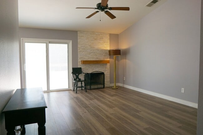 Foto del edificio - 44150 Calico Cir