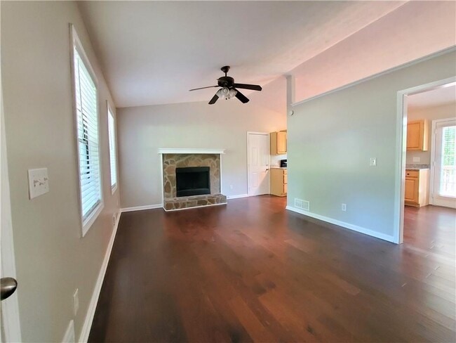 Building Photo - 394 Russell Ridge Dr