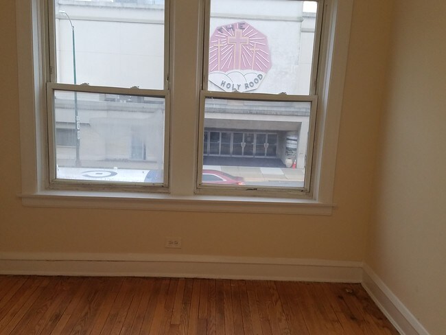 Building Photo - 1550 W 95th St