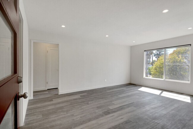 Building Photo - 2 BD Room Apartment in Redwood City