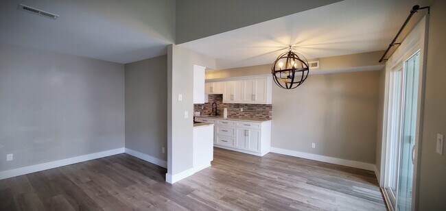 Building Photo - 409 NE 85th St