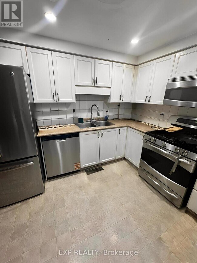 Building Photo - 717 Activa Ave