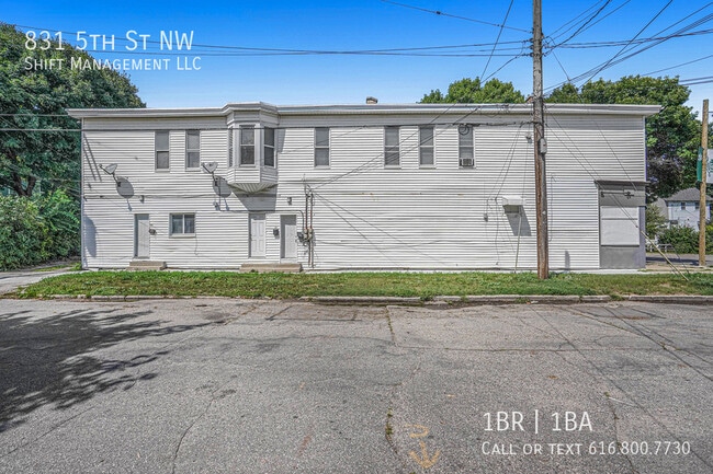 Building Photo - 831 5th St NW