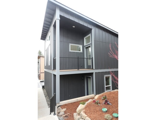 Building Photo - 12905 SE Ridgecrest Rd