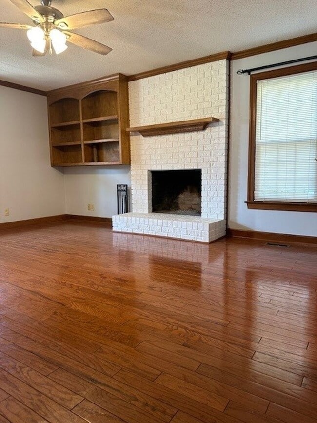 Building Photo - Spacious Home with Bonus Room, Pool & Solar Panels in Goldsboro!