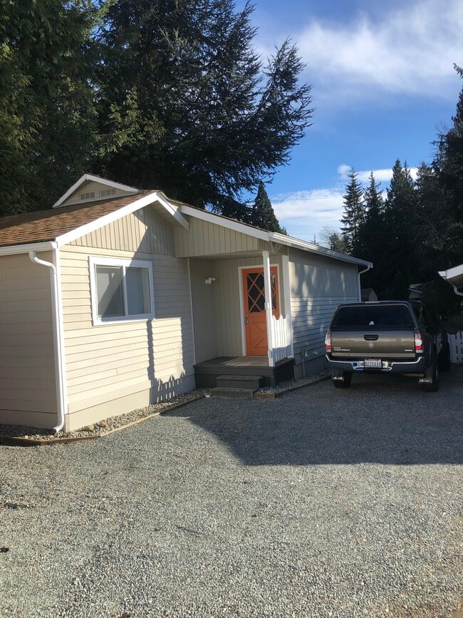 Building Photo - 16602 6th Ave SW