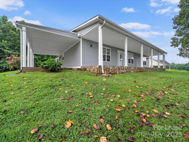 Building Photo - 1585 Nathanial St