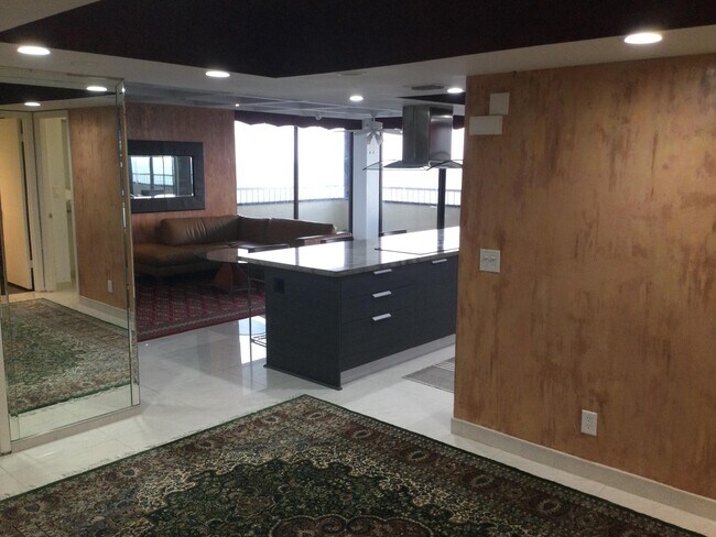 Building Photo - 5280 N Ocean Dr