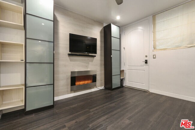 Building Photo - 472 Rosecrans Ave