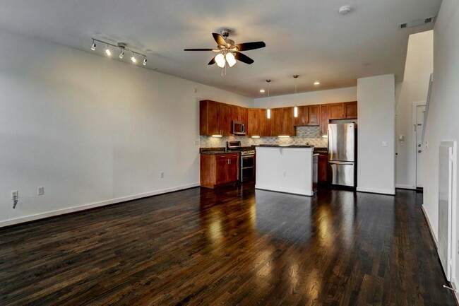 Building Photo - 2216 Chenevert St