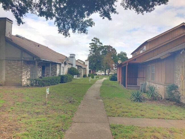 Building Photo - 12335 W Village Dr