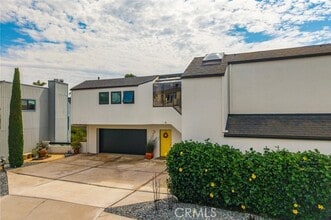 Building Photo - 319 Cazador Ln