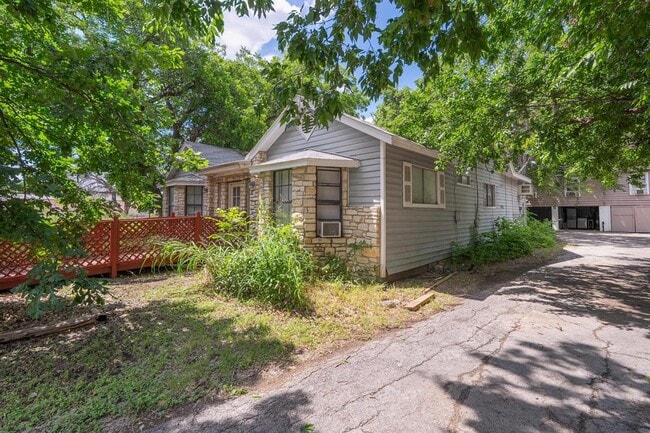 Building Photo - 4616 E Cesar Chavez St