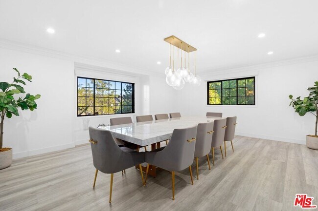 Building Photo - 815 N Whittier Dr