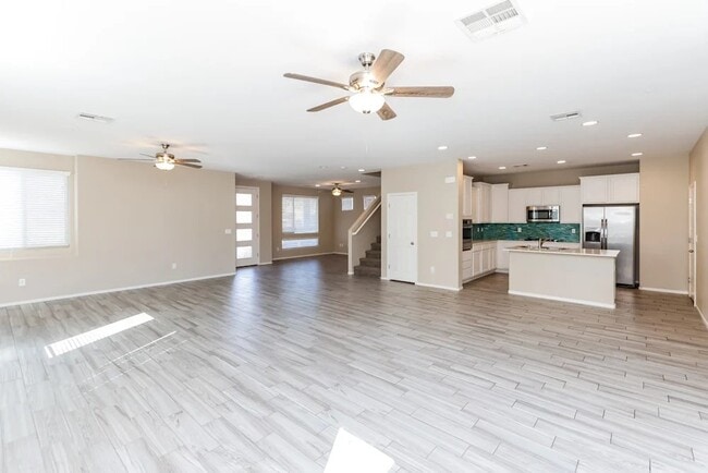 Building Photo - 398 Gracious Wy