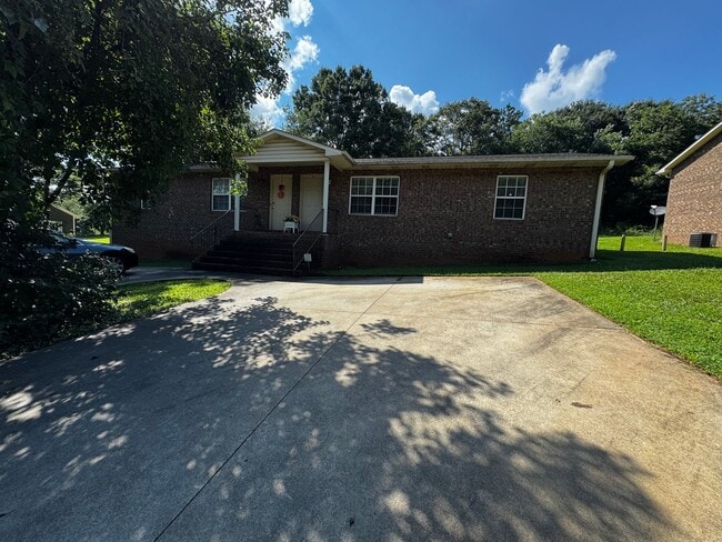 Building Photo - 1457 Cherryville Rd