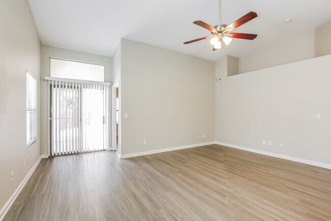 Foto del edificio - 4532 Possum Berry Ln