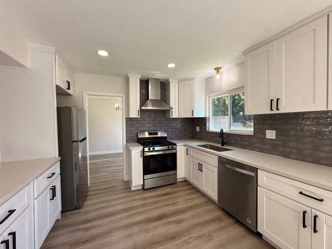 Building Photo - Modern 3BR/2BA Vista Home with 2-Car Garage and Private Yard