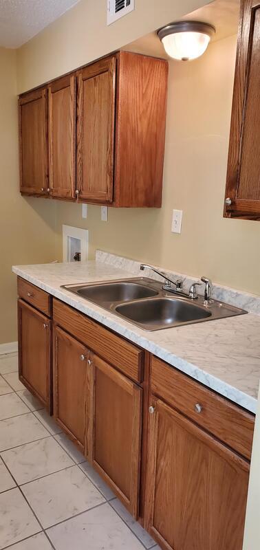 Building Photo - 4678 Royal Ridge Dr