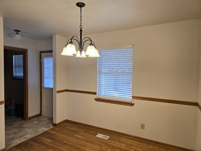 Building Photo - 1006 Wildwood Ave