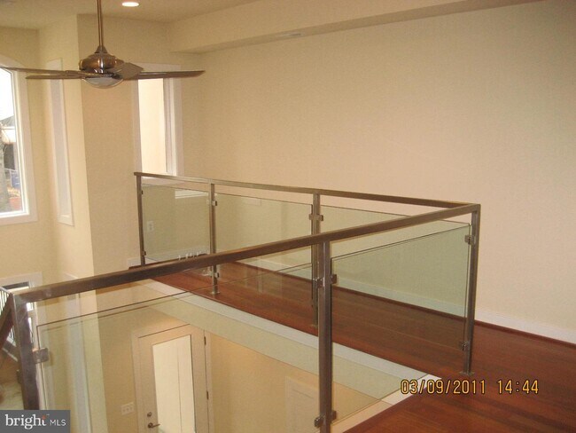 Building Photo - 1024 Kenyon St NW