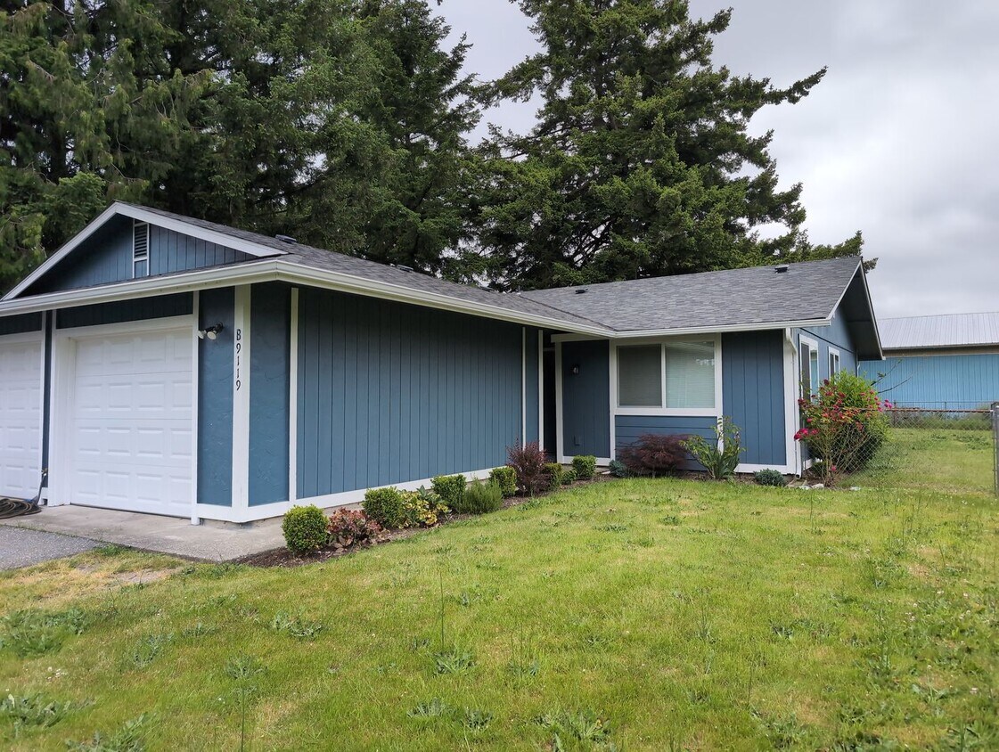 Foto principal - 9119 Rainbow Ln