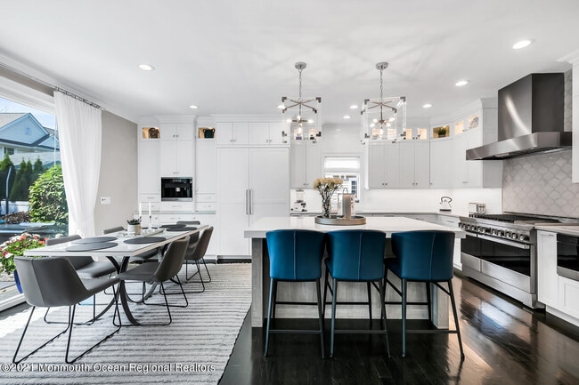 Building Photo - 2211 3rd Ave