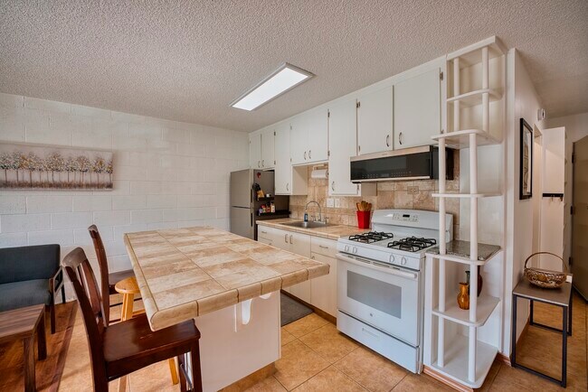 Foto del edificio - 355 Kalanianaole St