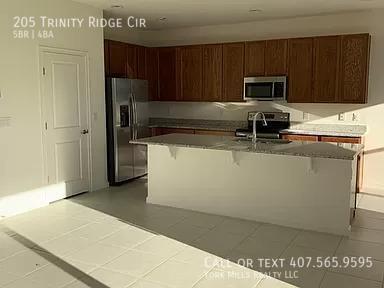 Foto del edificio - 205 Trinity Ridge Cir