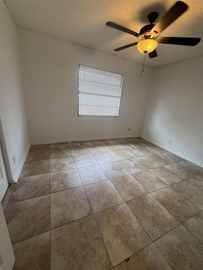 Foto del edificio - 7427 SW 13th St