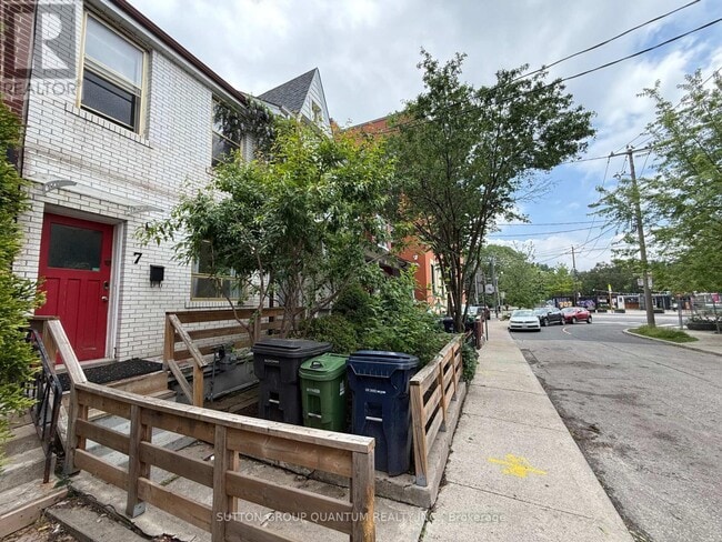 Building Photo - 7 Casimir St