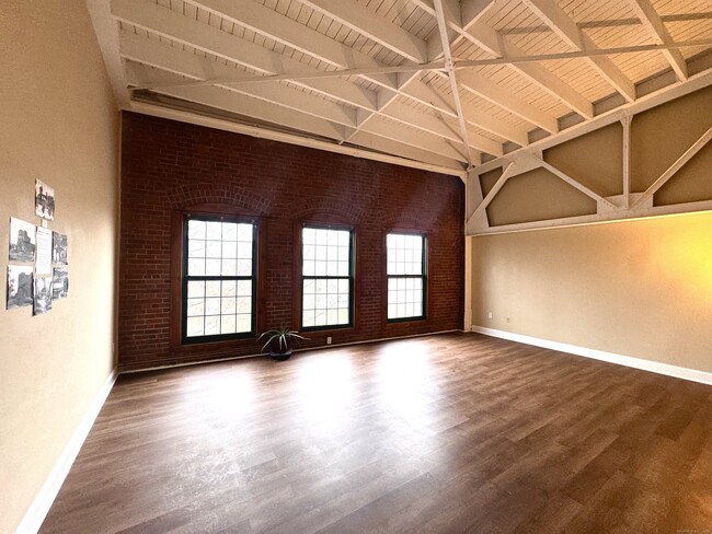 Building Photo - 1 Front St