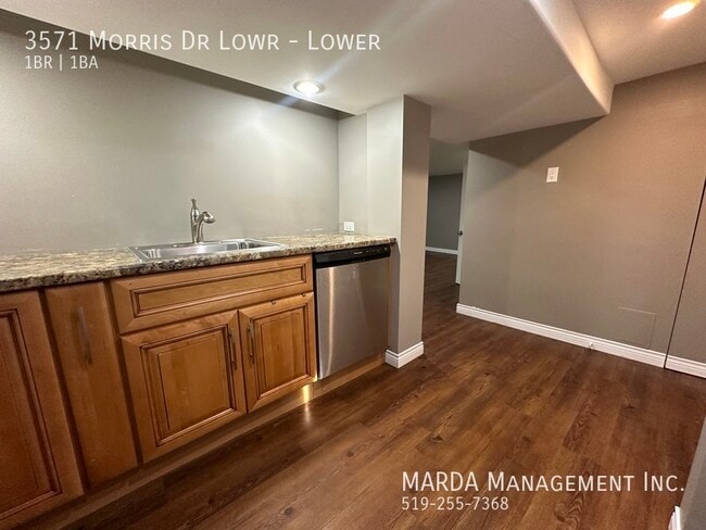 Building Photo - UPDATED 1+1BED/1BATH LOWR UNIT! INCLUSIVE!