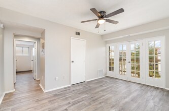 Building Photo - 562 Glenwood Ave