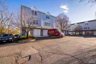 Building Photo - 124 Home Pl